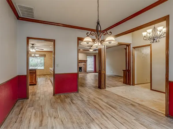141 E Olympic DR, Yukon, OK 73099