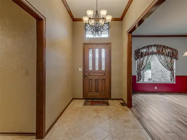 141 E Olympic DR, Yukon, OK 73099