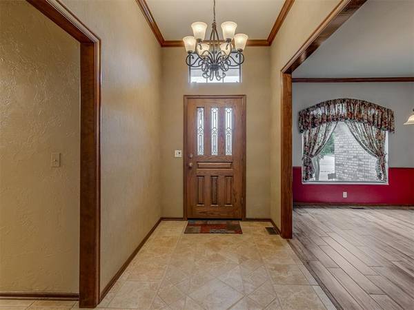 141 E Olympic DR, Yukon, OK 73099