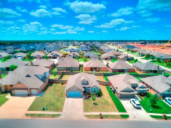 6132 Oxnard, Edmond, OK 73034