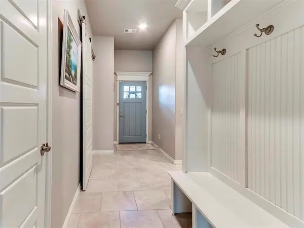 6132 Oxnard, Edmond, OK 73034