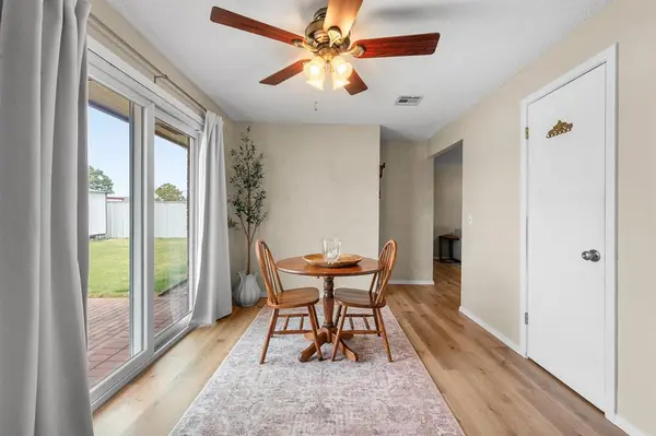 625 SW 9th ST, Moore, OK 73160