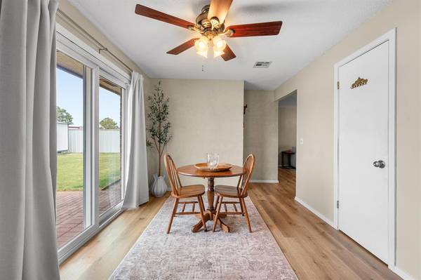 625 SW 9th ST, Moore, OK 73160