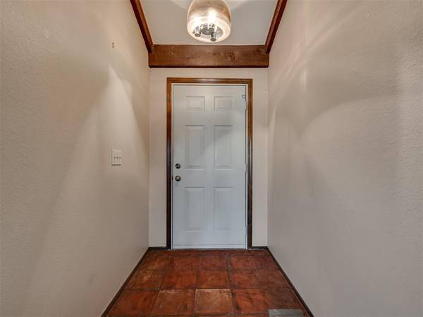 5838 Hefner Village CT, Oklahoma City, OK 73162