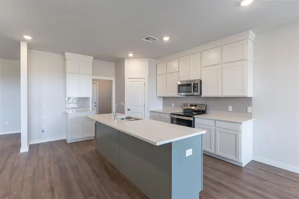 1721 Elm CIR, Tuttle, OK 73089