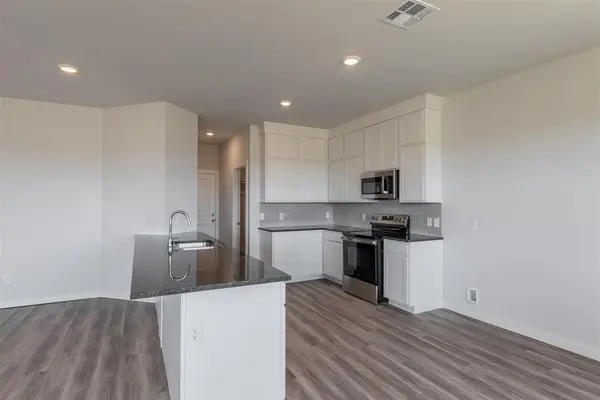 1725 Elm CIR, Tuttle, OK 73089
