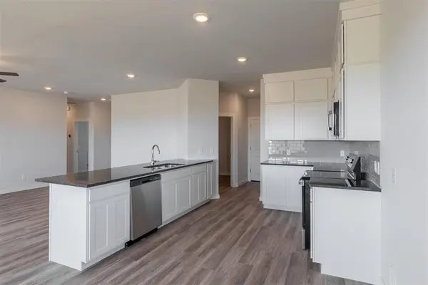 1725 Elm CIR, Tuttle, OK 73089