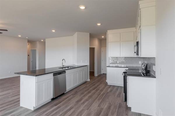 1725 Elm CIR, Tuttle, OK 73089