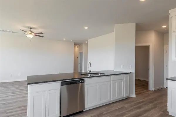 1725 Elm CIR, Tuttle, OK 73089