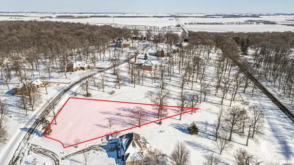 3 Governors DR, Elkhart, IL 62634