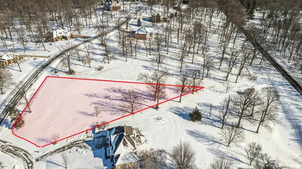 3 Governors DR, Elkhart, IL 62634