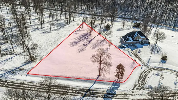 3 Governors DR, Elkhart, IL 62634