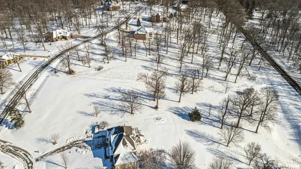 3 Governors DR, Elkhart, IL 62634