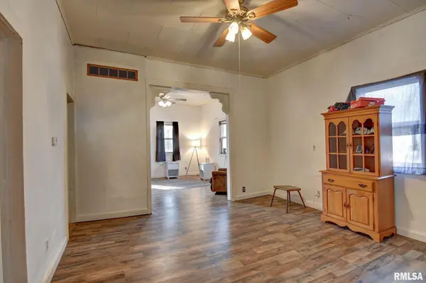 819 E ADAMS ST, Taylorville, IL 62568
