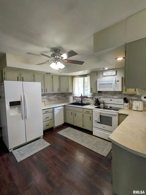 501 N Burlington AVE, St David, IL 61563