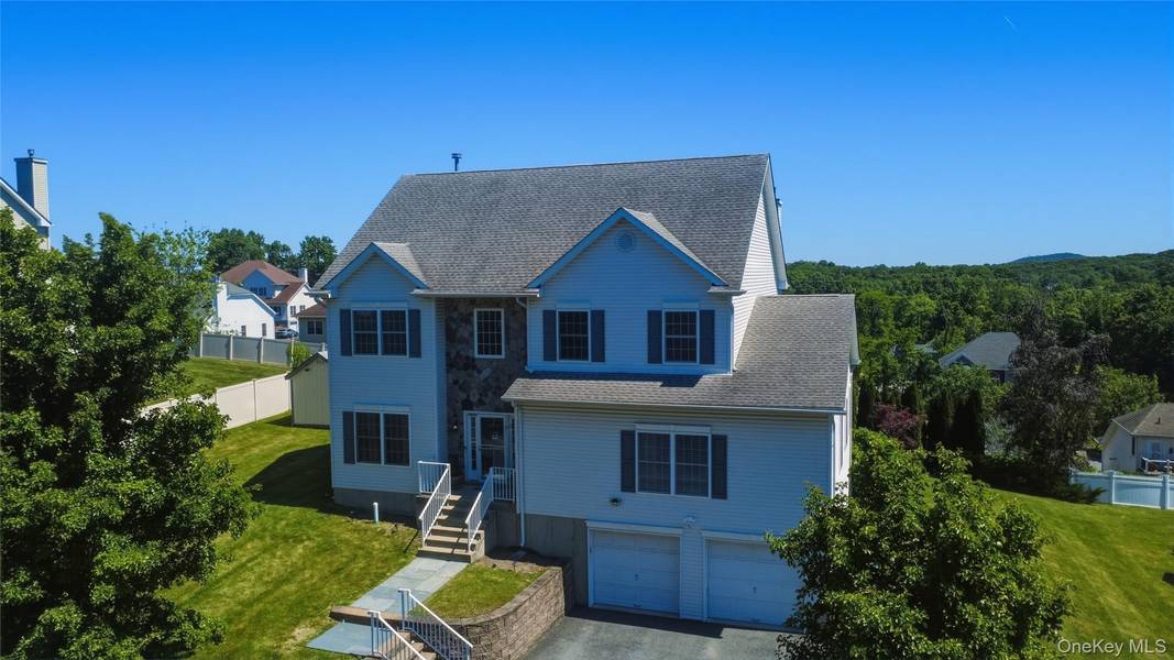 2058 Independence DR, New Windsor, NY 12553