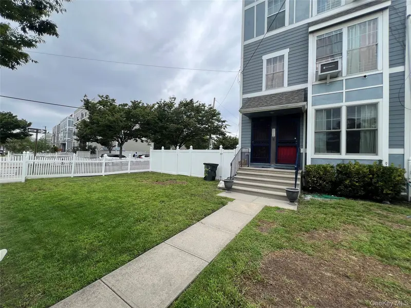 42-16 Rockaway Beach BLVD #1st Fl, Far Rockaway, NY 11691