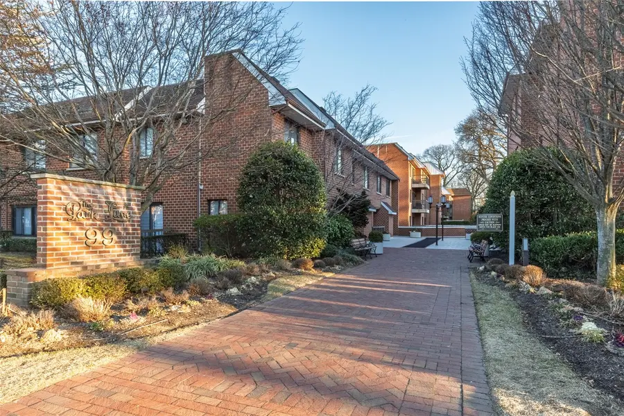 99 S Park AVE #324, Rockville Centre, NY 11570