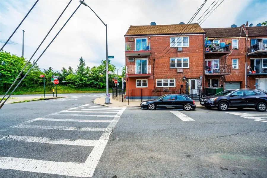 59-38 Xenia ST, Corona, NY 11368