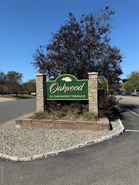 10 Oakwood TER #110, New Windsor, NY 12553