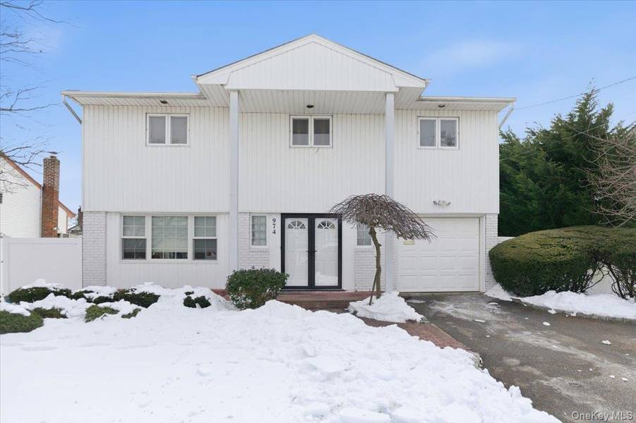 974 Mildred DR, Baldwin, NY 11510