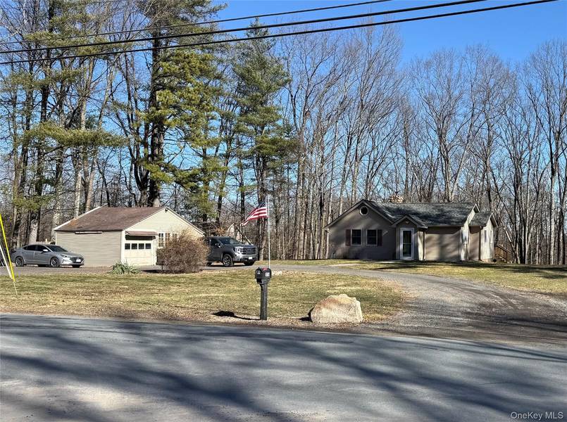 376 Roosa Gap RD, Bloomingburg, NY 12721