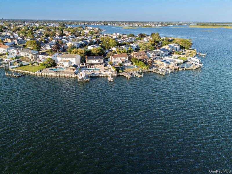 3600 Bertha DR, Baldwin Harbor, NY 11510