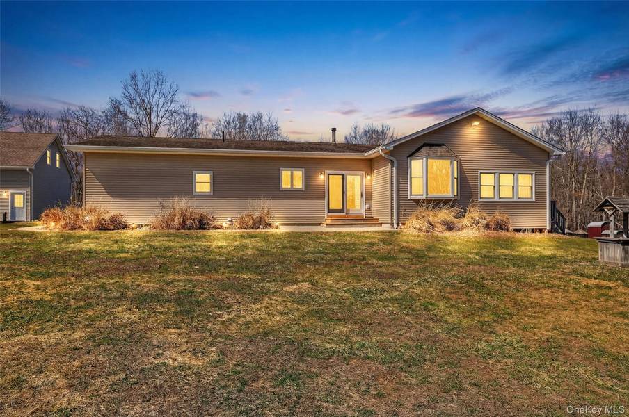 130 Dunthorne DR, Bloomingburg, NY 12721