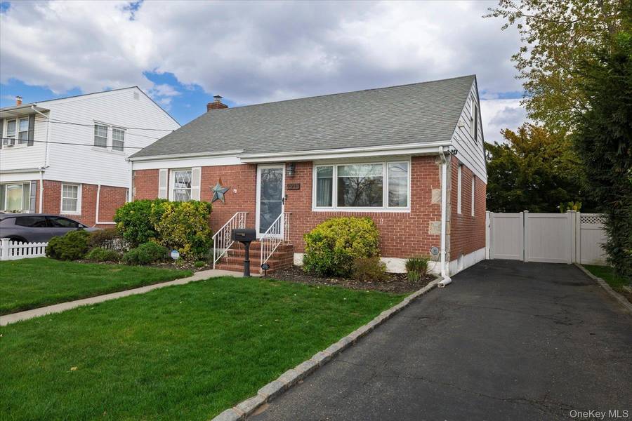2915 Laurel AVE, Baldwin, NY 11510