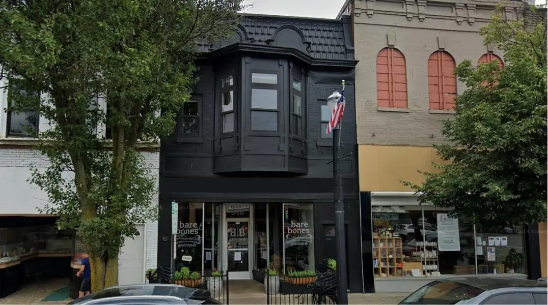 518 Lincolnway, La Porte, IN 46350