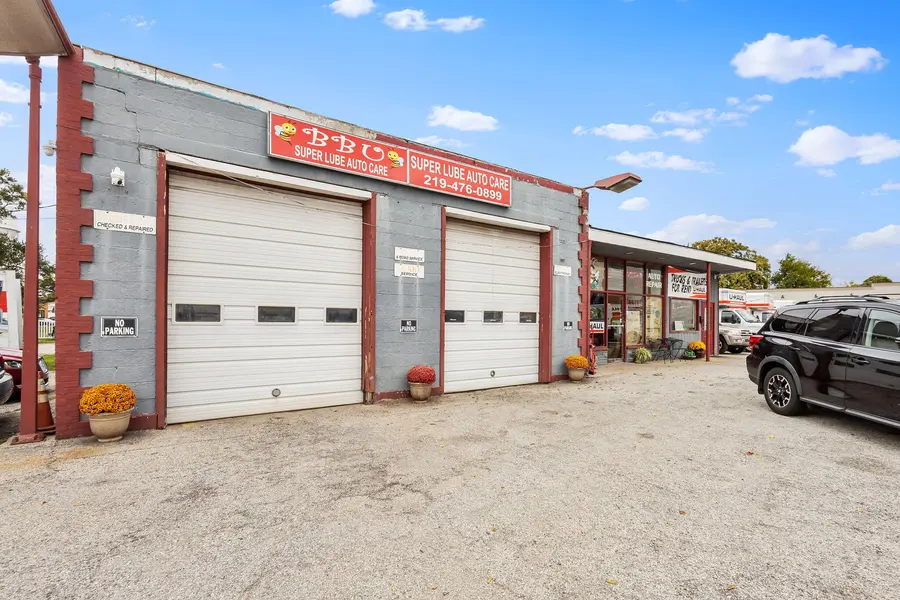 1003 Calumet AVE, Valparaiso, IN 46383