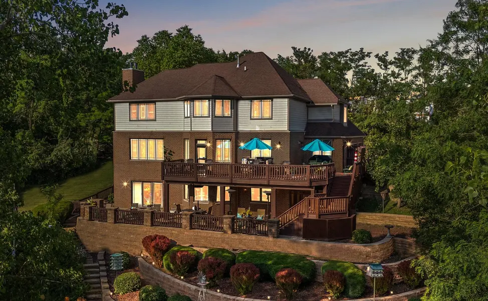 84 Liberty Lakes DR, Valparaiso, IN 46385