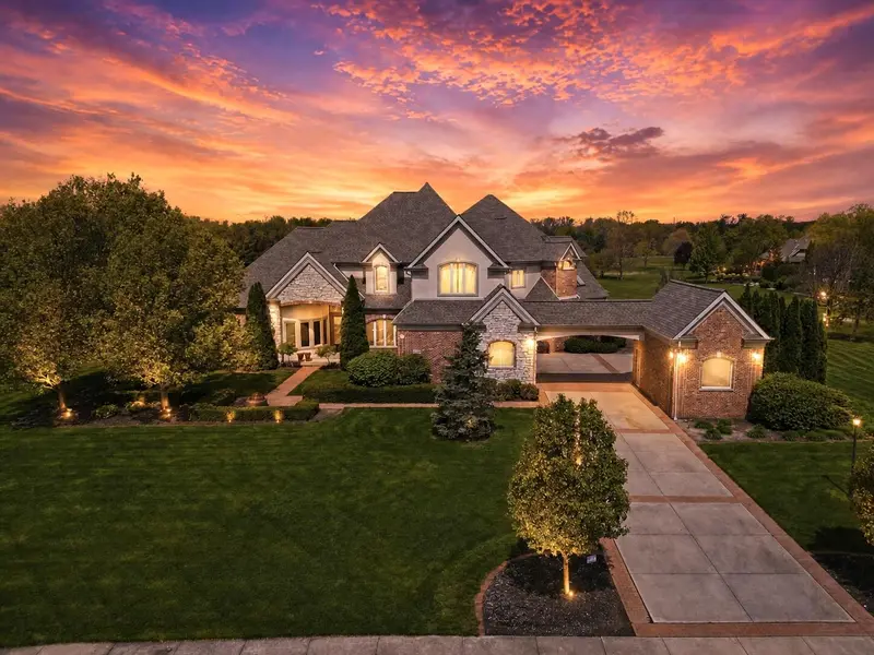 1200 White Hawk DR, Crown Point, IN 46307
