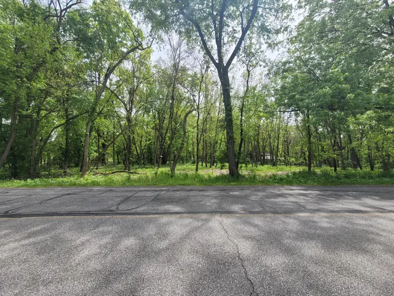 594 W Division RD, Valparaiso, IN 46385