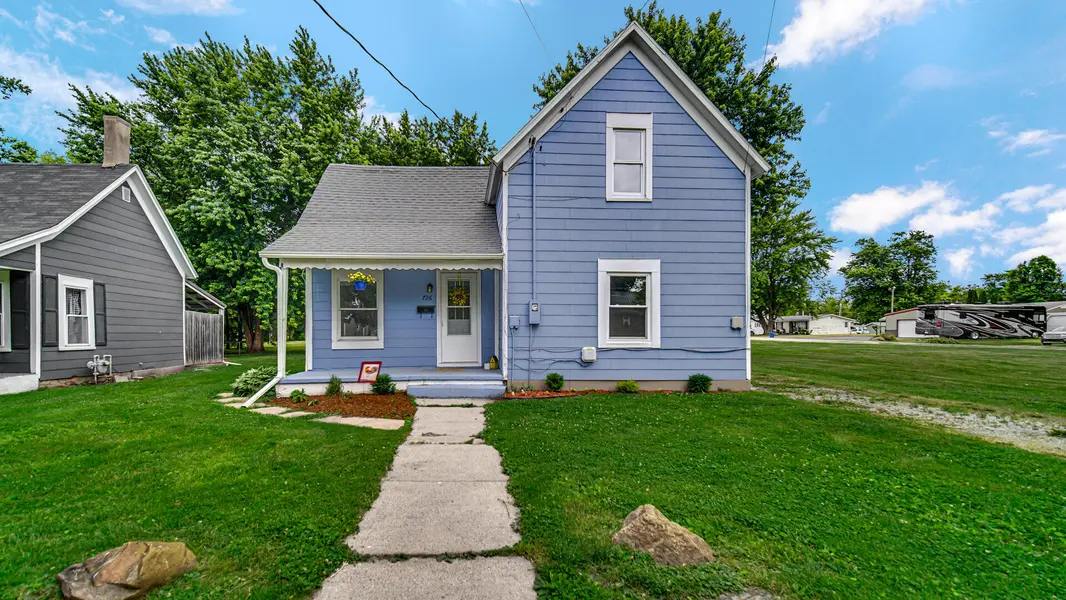 726 E Angelica ST, Rensselaer, IN 47978