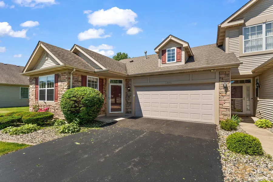 1296 Lily LN, Schererville, IN 46375