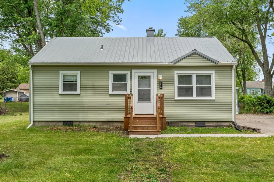 228 Oak ST, Crown Point, IN 46307