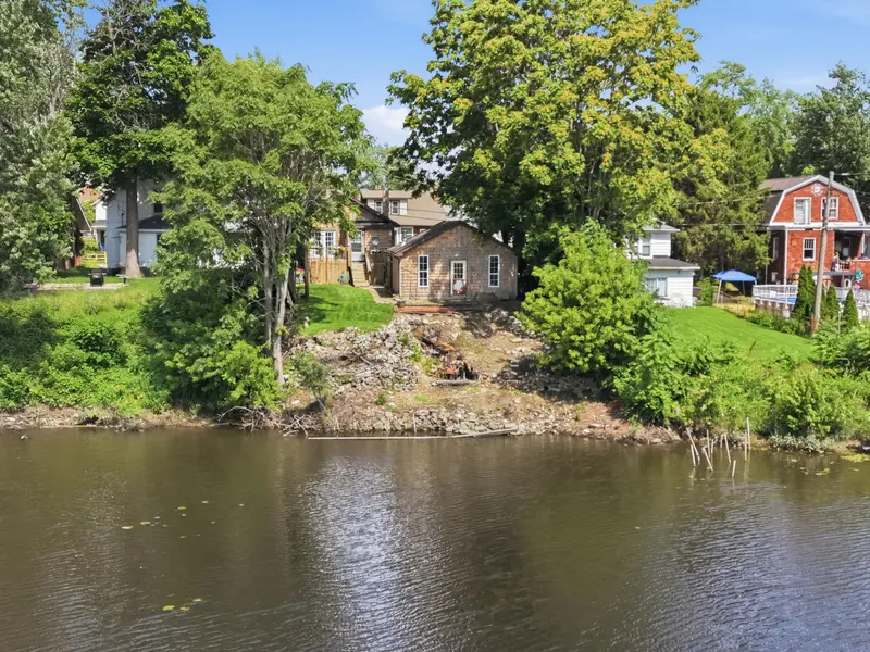 650 Water ST, Hobart, IN 46342