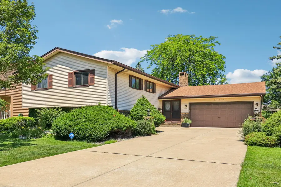 1845 Bluebird LN, Munster, IN 46321
