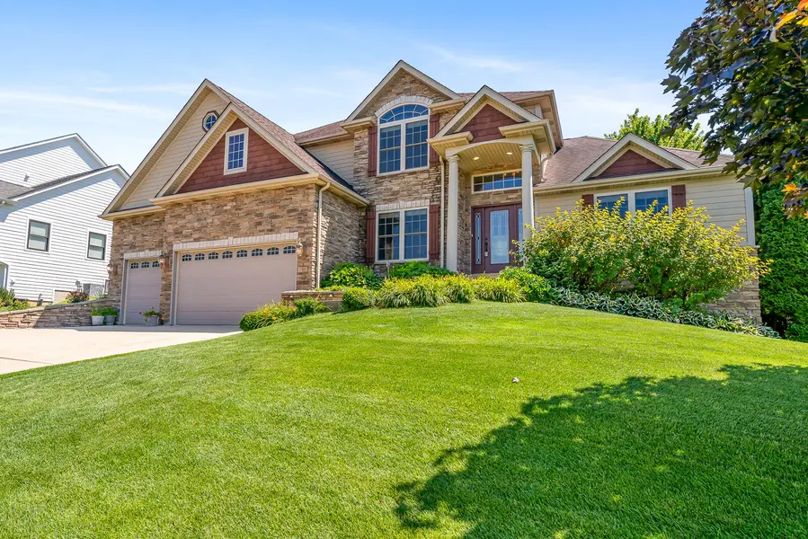 2251 Walker DR, Valparaiso, IN 46385