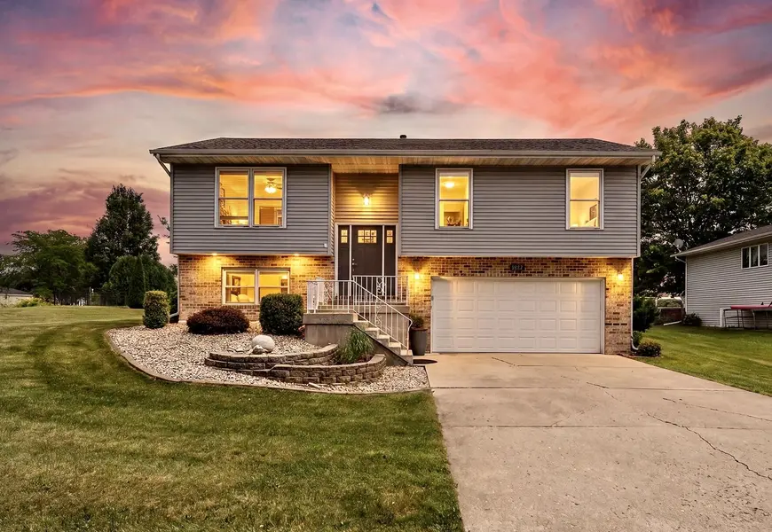 4176 Thornhill DR, Crown Point, IN 46307