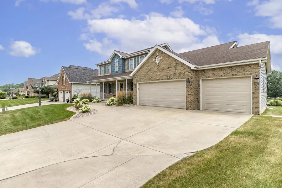 673 Davis CIR, Crown Point, IN 46307