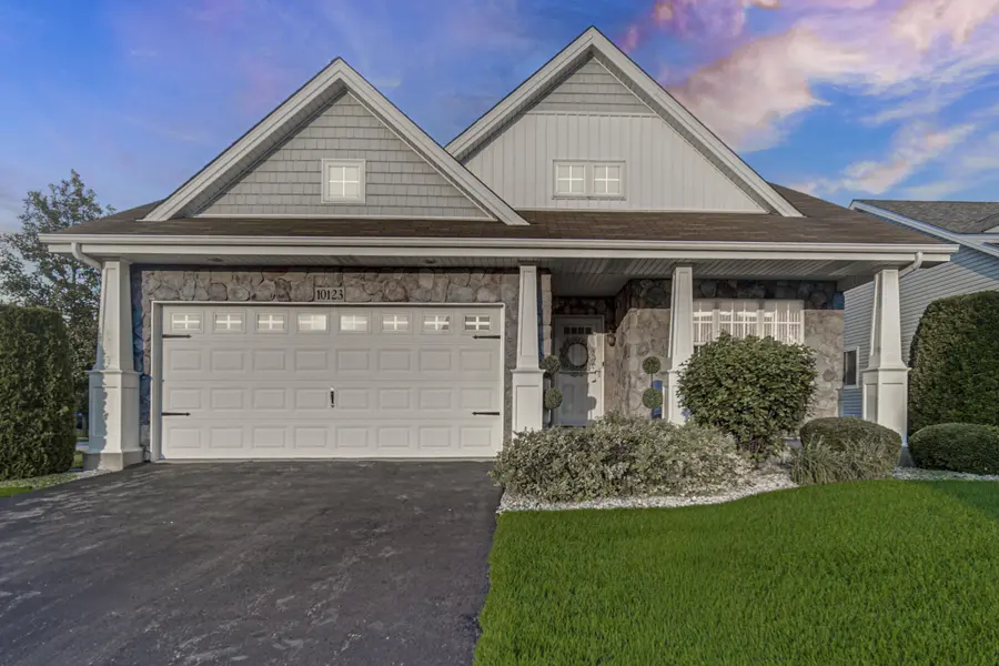 10123 Azalea DR, Crown Point, IN 46307