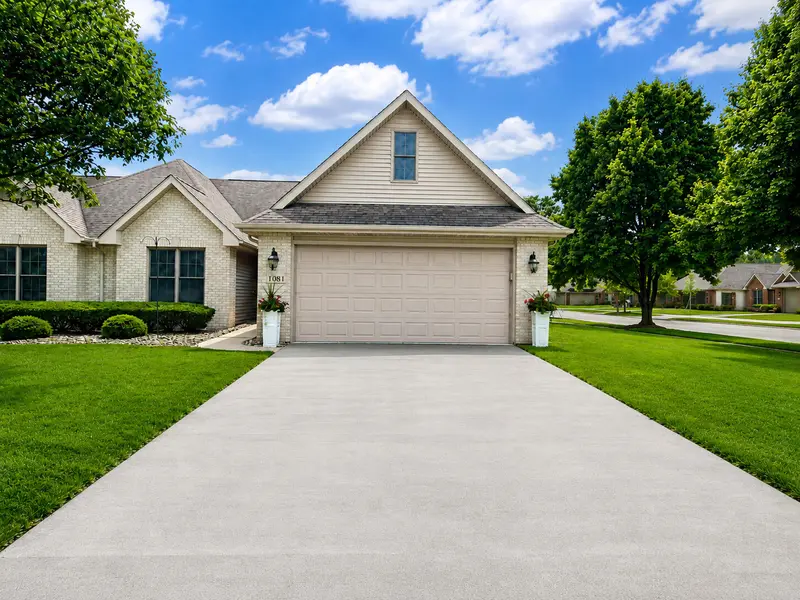 1081 Wildwood LN, Schererville, IN 46375