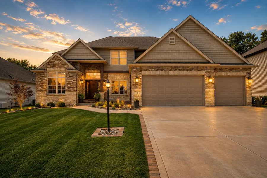 116 N Ashton LN, Valparaiso, IN 46385