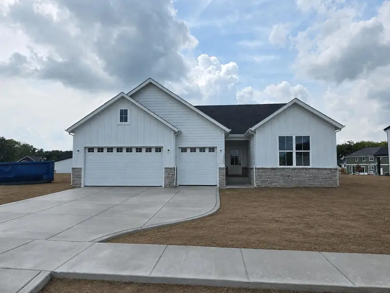 3006 Old Oak DR, Valparaiso, IN 46385