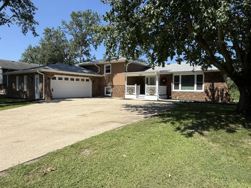 762 Dunewood DR, Chesterton, IN 46304