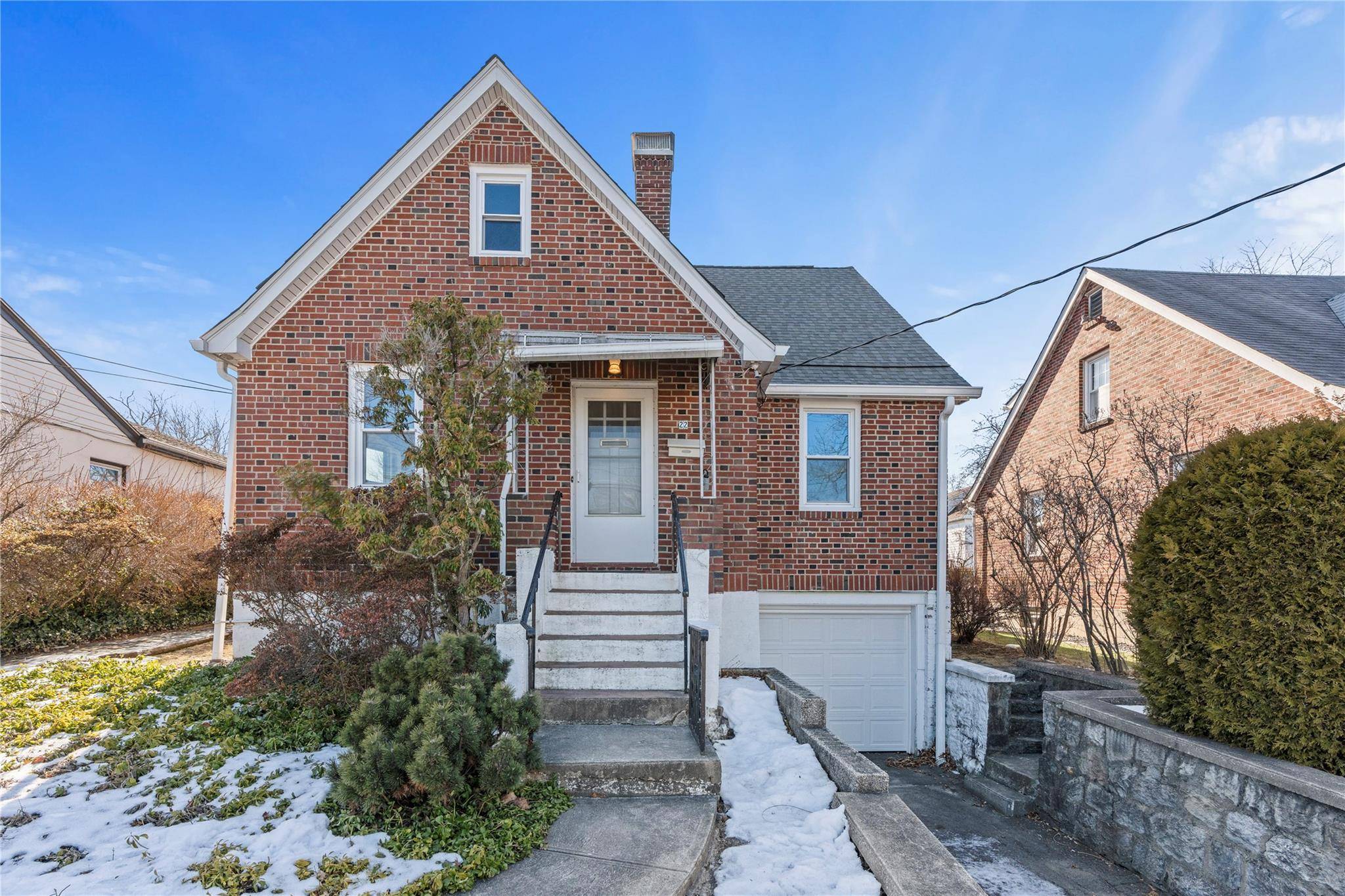 22 Pinebrook RD, New Rochelle, NY 10801
