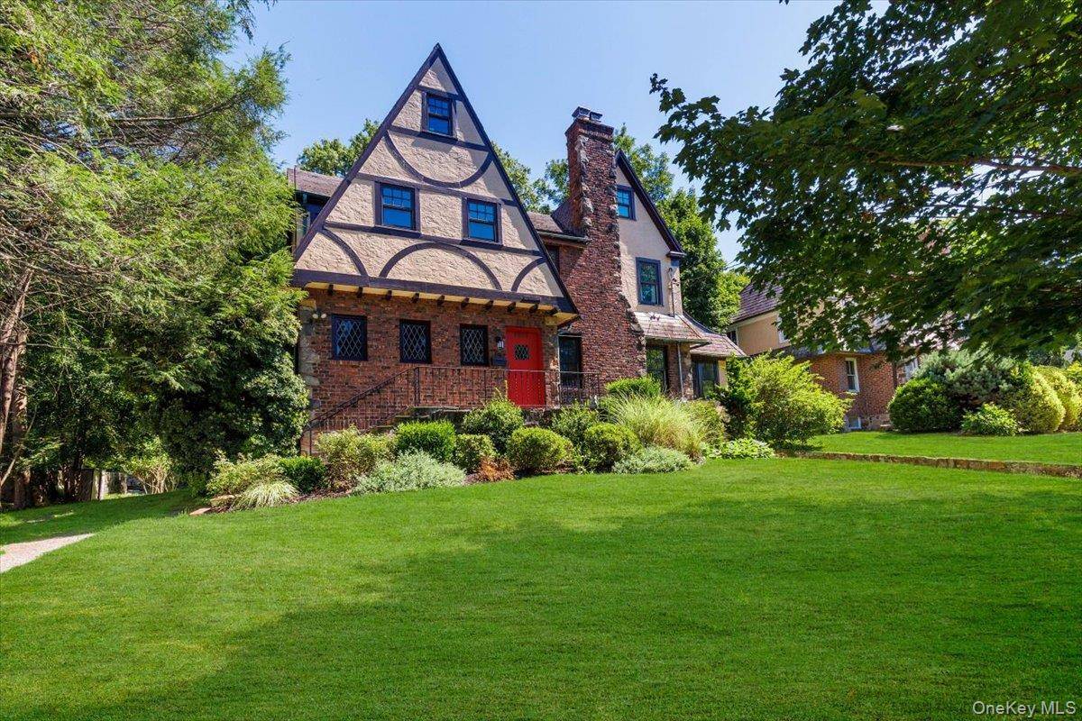 1017 The Parkway, Mamaroneck, NY 10543