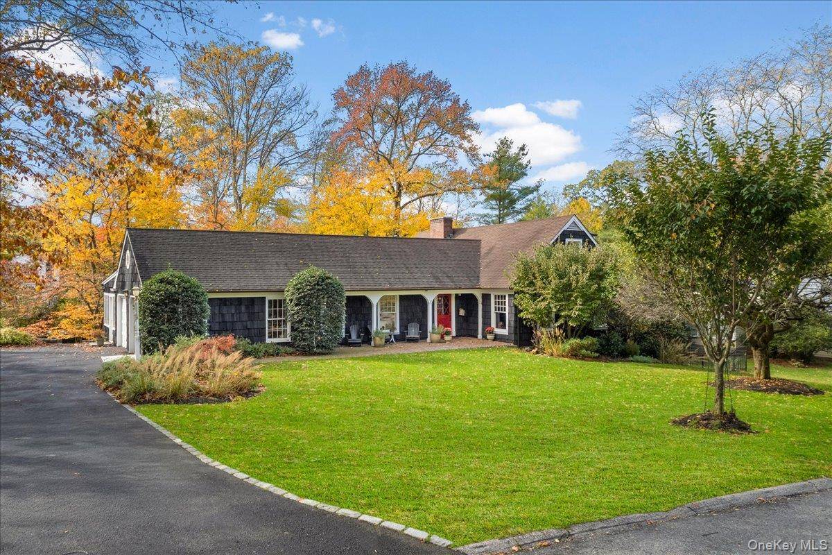 8 Douglas CIR, Rye, NY 10580